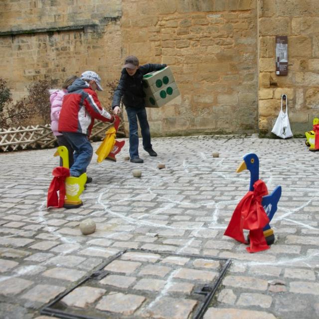 Jeu de l'oie géant pendant Fest'Oie à Sarlat