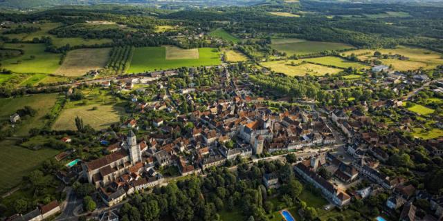 Vue aérienne de la ville de Martel, dans le Lot