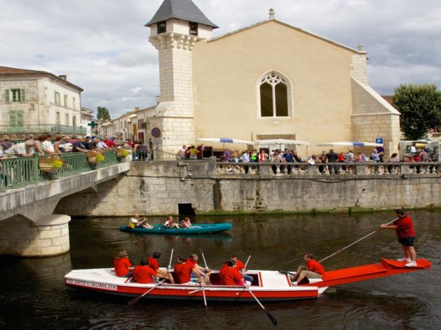 Plaisirs de l'eau sur la Dronne, à Brantôme