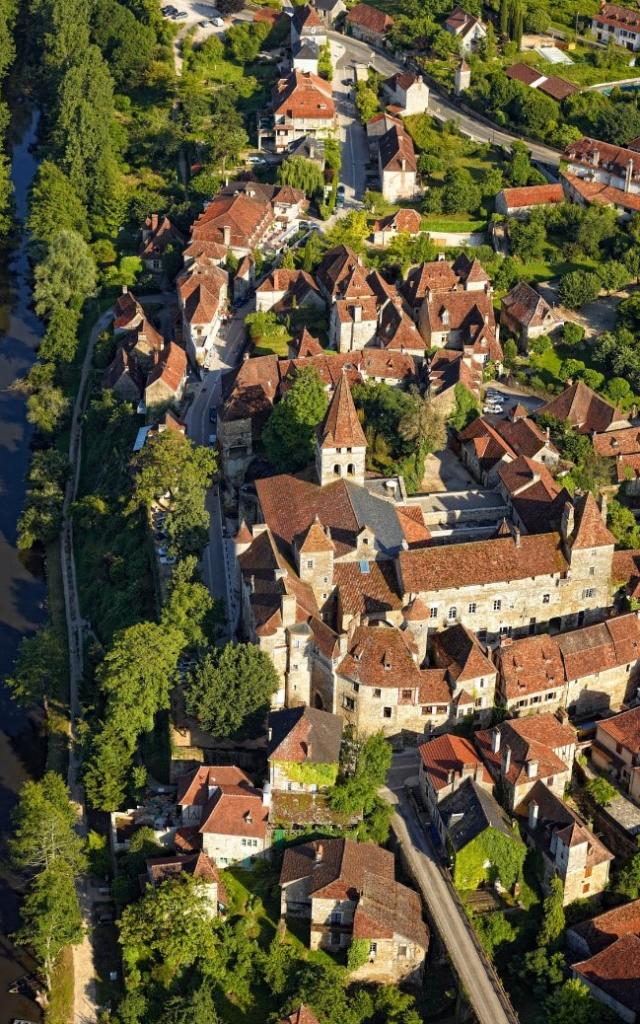 Vue aérienne du village du Carennac