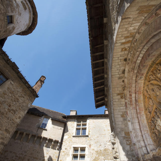 Portail d'entrée du cloître de Carennac