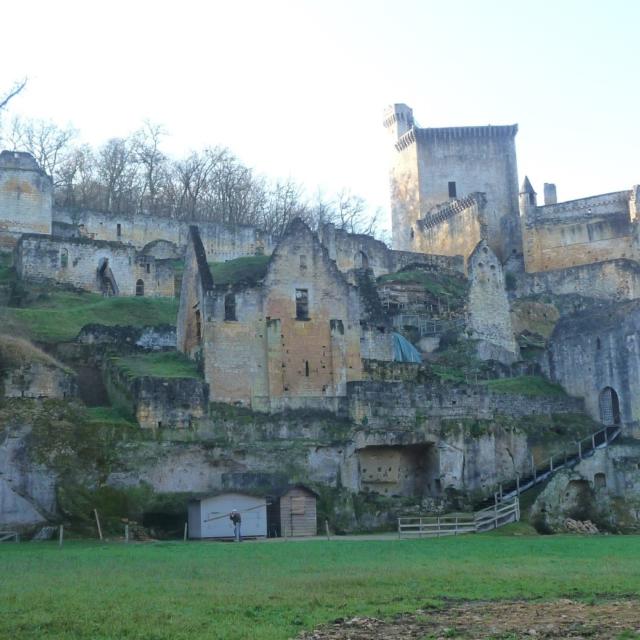 Château de Commarque dans la vallée de la Beune