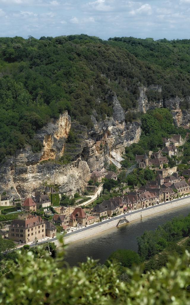 Vue aérienne sur le village de la Roque-Gageac - Vallée de la Dordogne