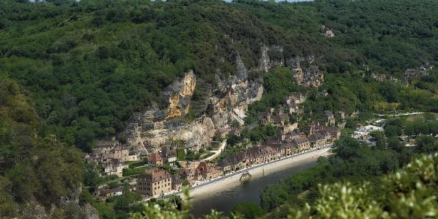 Vue aérienne sur le village de la Roque-Gageac - Vallée de la Dordogne