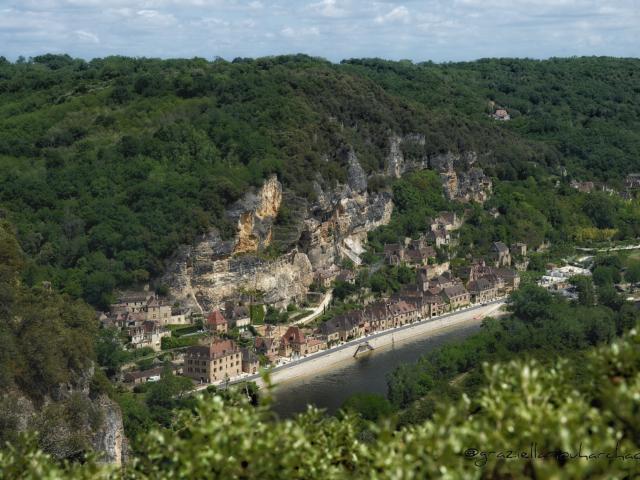 Vue aérienne sur le village de la Roque-Gageac - Vallée de la Dordogne