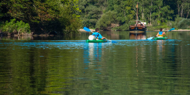 Gabarre et canoës sur la Dordogne