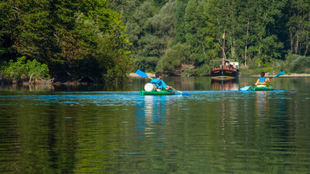 Gabarre et canoës sur la Dordogne