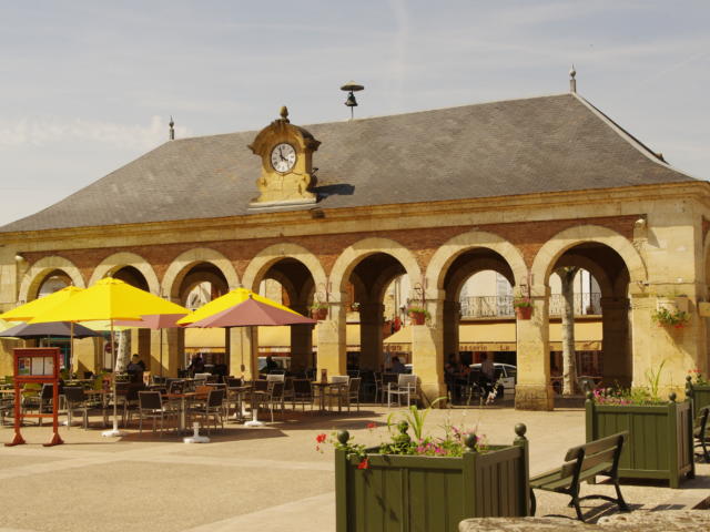 Halle du marché de Lalinde