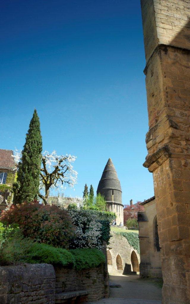 Lanterne des Morts à Sarlat, derrière la Cathédrale