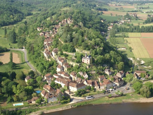 Vue aérienne du village de Limeuil