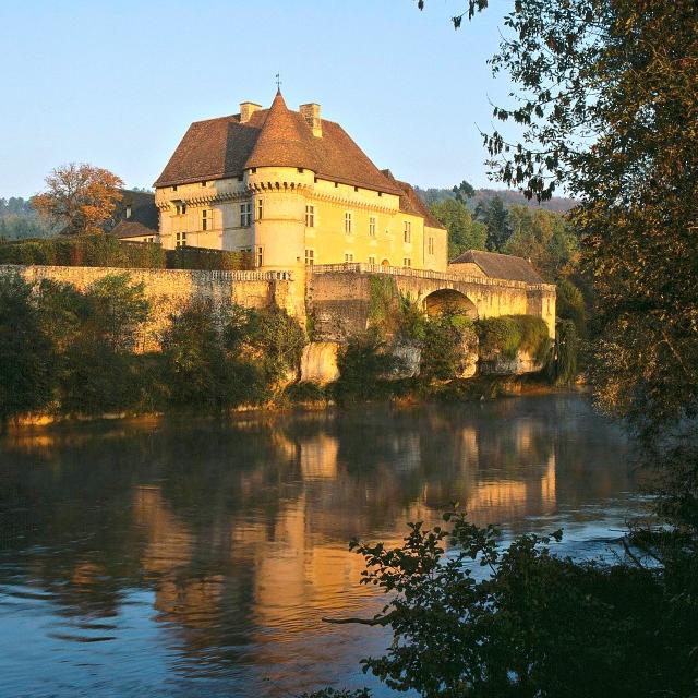 Château de Losse et ses jardins, sur les bords de la Vézère