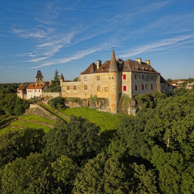 Château de Loubressac dans le Lot, vallée de la Dordogne