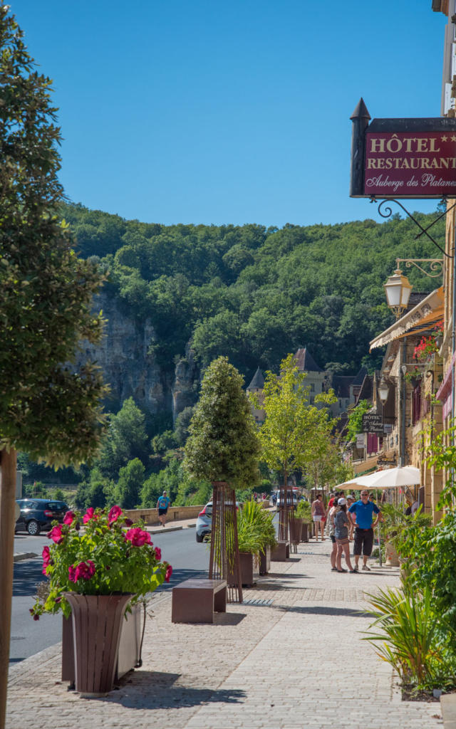 Rue principale du village de la Roque-Gageac