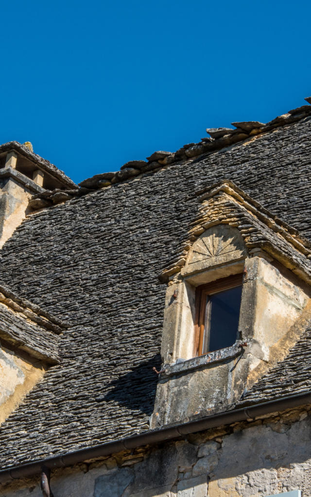 Toit de lauze à Saint Vincent De Cosse