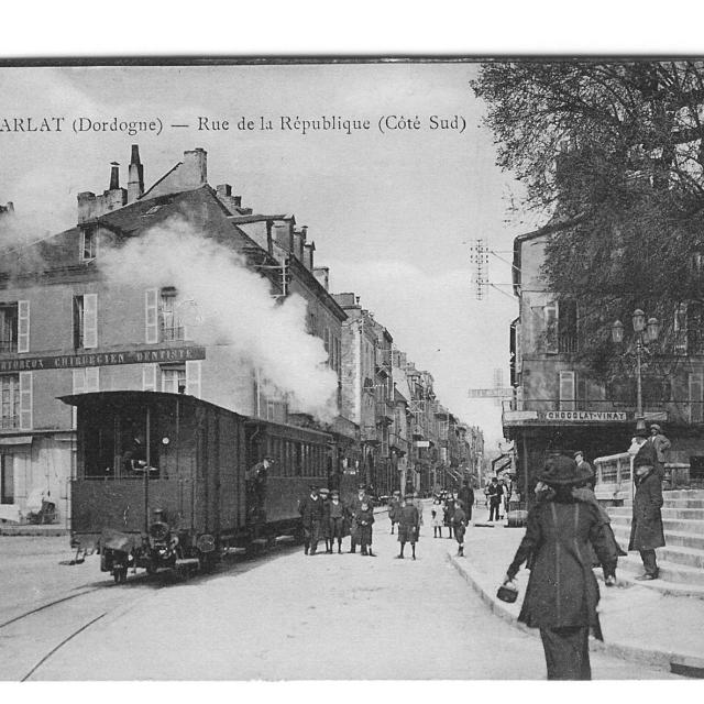 Le tramway à Sarlat