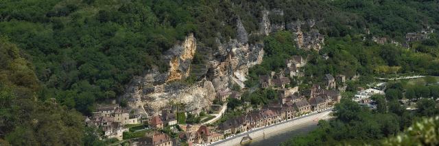 Vue aérienne sur le village de la Roque-Gageac - Vallée de la Dordogne