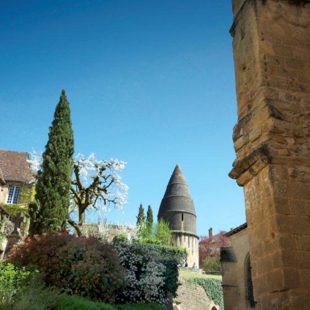 Lanterne des Morts à Sarlat, derrière la Cathédrale