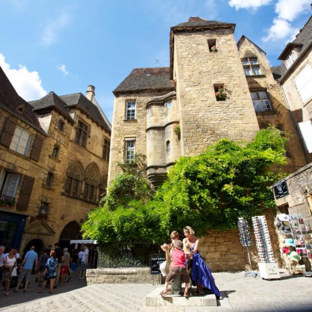 Place des Oies avec l'Hôtel Plamon, dans la rue des Consuls