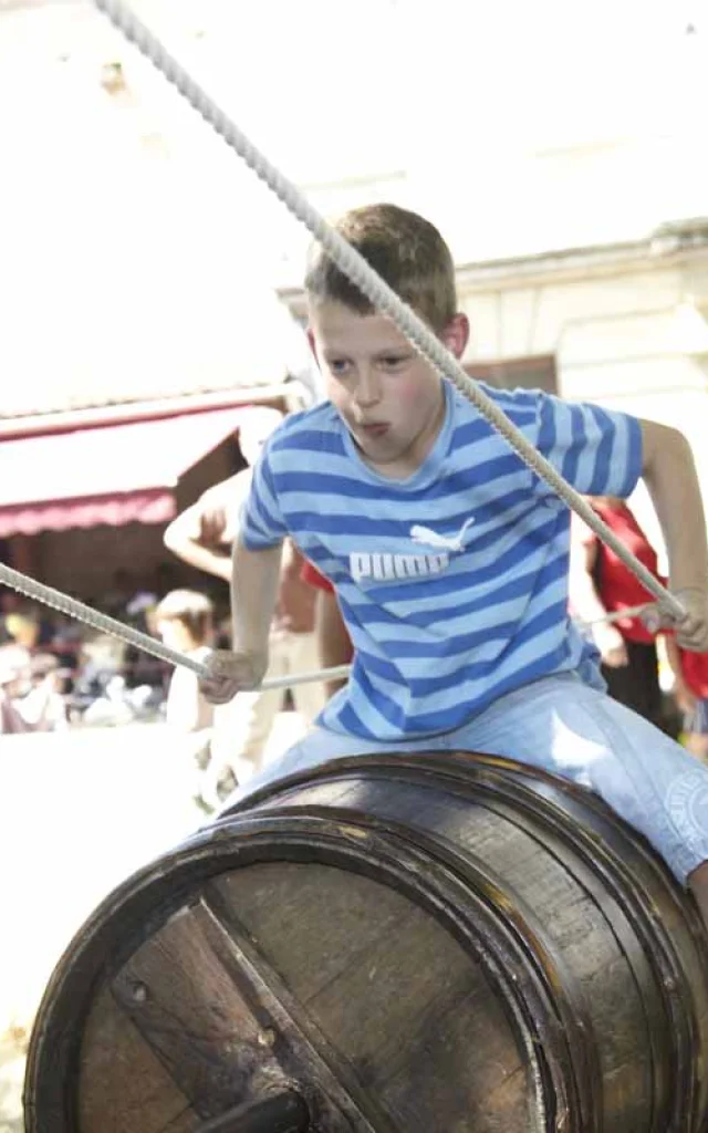 Le rodéo tonneau : jeu traditionnel de La Ringueta à Sarlat