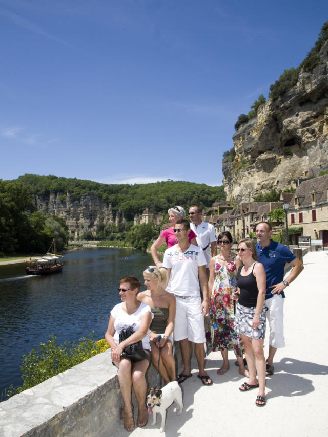 Visite de la roque_gageac entre amis