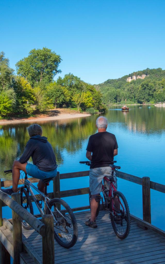 vélo au bord de la Dordogne