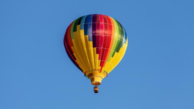 hot-air-balloon-3542903-1920.jpg