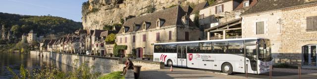 https://www.sarlat-tourisme.com/je-prepare-mon-sejour/se-deplacer-en-perigord-noir/comment-venir/venir-et-se-deplacer-en-bus-en-perigord-noir/