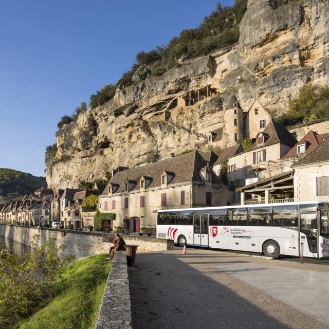 https://www.sarlat-tourisme.com/je-prepare-mon-sejour/se-deplacer-en-perigord-noir/comment-venir/venir-et-se-deplacer-en-bus-en-perigord-noir/