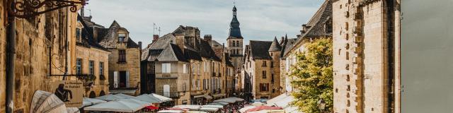 tourisme-dordogne-sarlat-ete-07.jpg