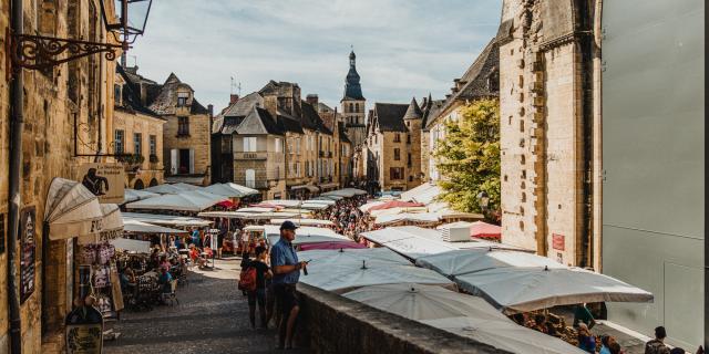 tourisme-dordogne-sarlat-ete-07.jpg