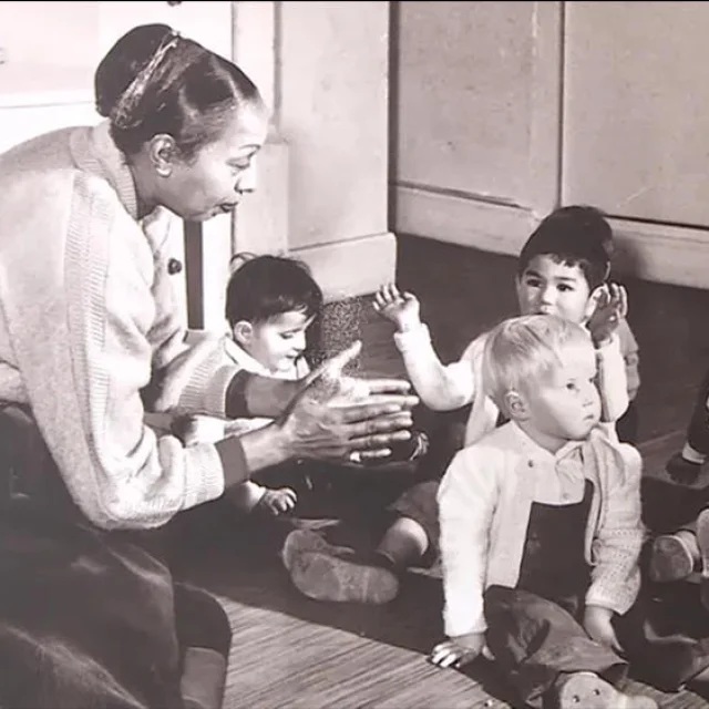 La Tribu Arc En Ciel De Joséphine Baker. L'artiste A Adopté Douze Enfants